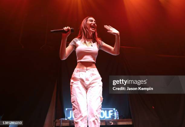 Julia Wolf playing live